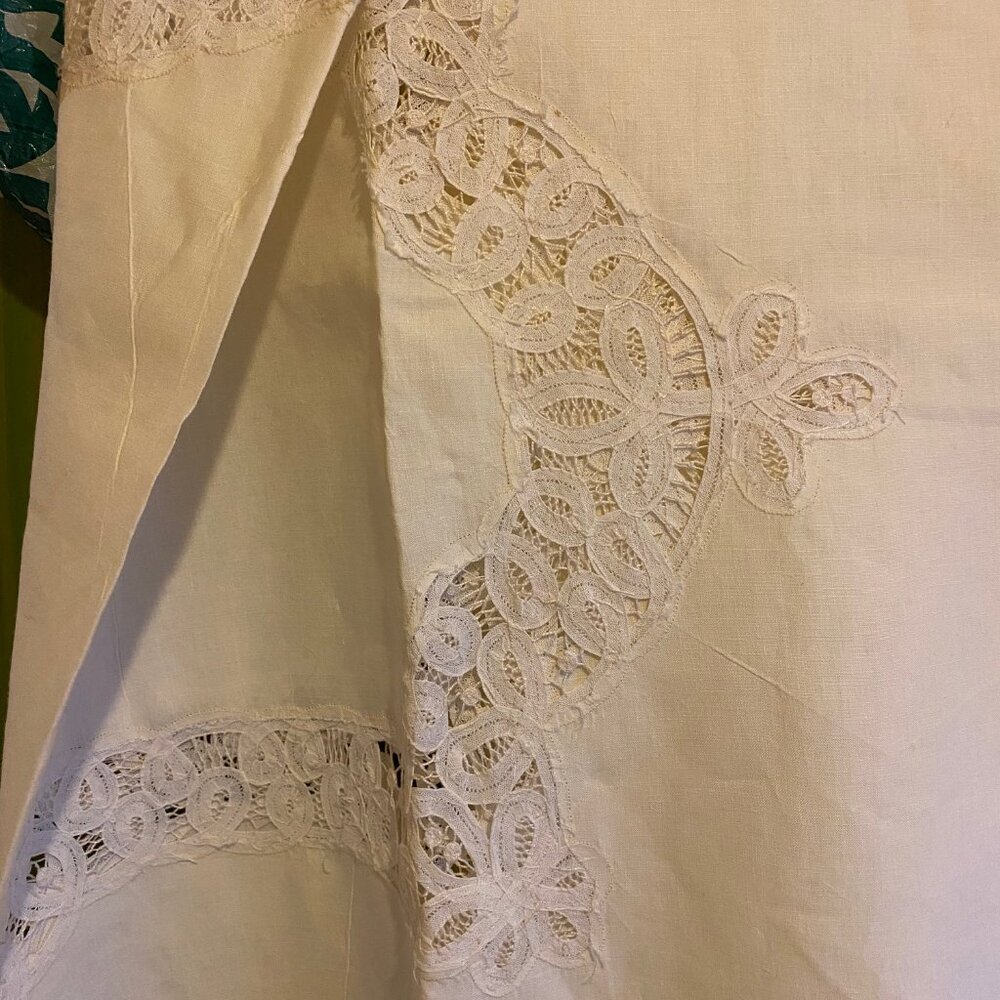 Vintage hand made lace and ecru linen tablecloth 86" x 80" - Picture 7 of 9